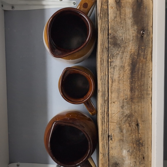 Vintage Set of Stoneware Two-Tone Jugs - Picture 5 of 5